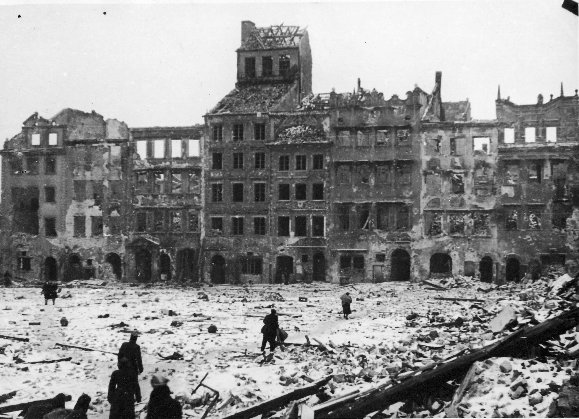 The Old Town and Square were almost completely destroyed by 1945...